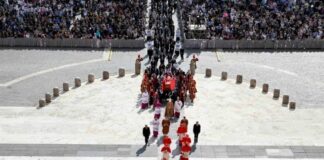 Trasladan féretro del papa Francisco a la Basílica de San Pedro