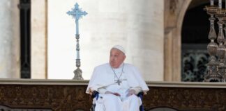 Papa Francisco reaparece en público tras 38 días hospitalizado