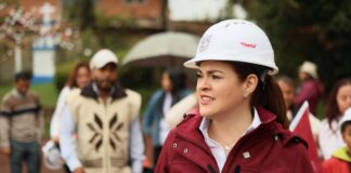 Bety Sánchez entrega techado y red eléctrica en Huilotepec