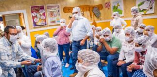 Menores con discapacidad visitan fábrica de Bimbo