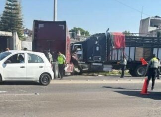 Cierran la Puebla-Xalapa por carambola en Los Reyes de Juárez