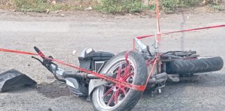 Presunto delincuente derrapa y muere tras persecución en Tlapanalá