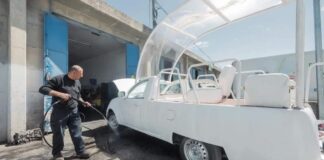 Papamóvil será usado como clínica de salud para niños en Gaza