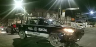 Conductor choca contra patrulla que atendía emergencia en Izúcar