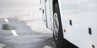 Asaltan con violencia a pasajeros de autobús turístico de Tepeojuma