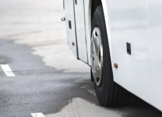 Atacan a conductor de ruta 44 y provocan carambola en el Centro Histórico