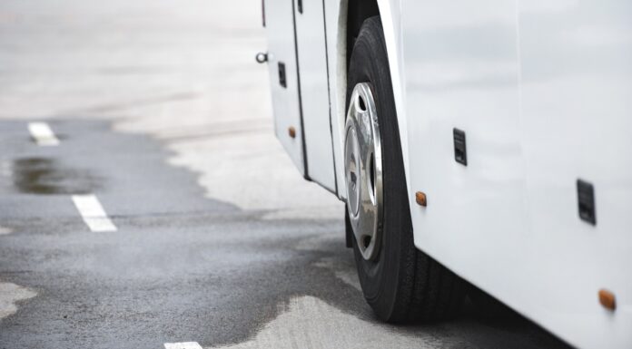 Atacan a conductor de ruta 44 y provocan carambola en el Centro Histórico