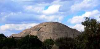 Permiten nuevamente subir a la Pirámide de la Luna en Teotihuacan