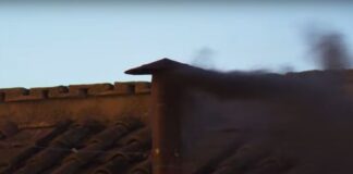 Humo negro en primera votación para elegir al nuevo papa