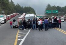 Se manifiestan transportistas en Teziutlán