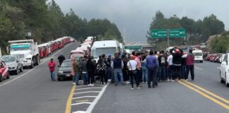 Se manifiestan transportistas en Teziutlán