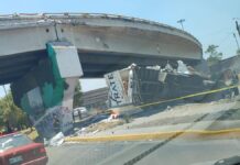 Tráiler cae de Periférico y desata rapiña en Puebla