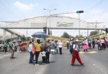 Campesinos de San Andrés Cholula cierran la Federal Atlixco