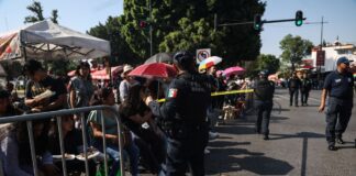 Se registran golpes de calor durante desfile del 5 de Mayo