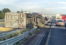 Volcadura en la Puebla-Orizaba deja un herido