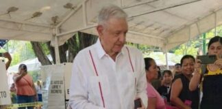 Reaparece AMLO para votar en la elección judicial