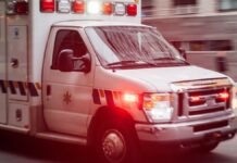 Motociclista resulta gravemente herido tras choque contra combi en Izúcar