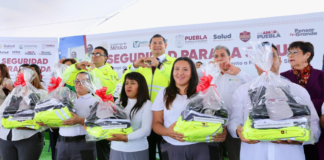 Armenta entrega insumos y vehículos a personal de salud