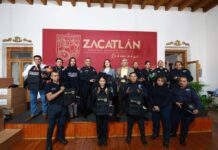 Bety Sánchez entrega uniformes y equipamiento a policías de Zacatlán