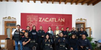 Bety Sánchez entrega uniformes y equipamiento a policías de Zacatlán