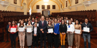 Entregan constancias a mil 372 servidores públicos en igualdad laboral