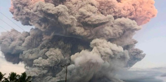 Indonesia en alerta por erupción del volcán Lewotobi Laki-Laki