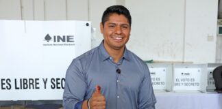 Omar Muñoz ejerce su voto en la elección judicial