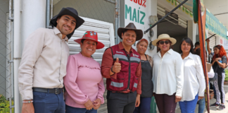 Realiza Omar Muñoz mantenimiento y limpieza de calles en Barrio del Alto