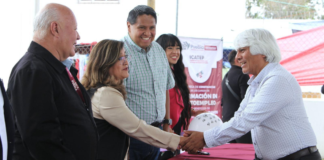 Entrega constancias a 350 poblanos capacitados para autoempleo