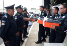 Entrega SSC uniformes a elementos operativos de la policía