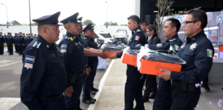 Entrega SSC uniformes a elementos operativos de la policía
