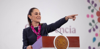 Celebra Sheinbaum su cumpleaños 63 en conferencia matutina