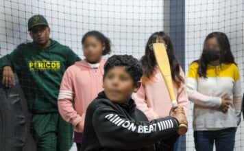 Niñas y niños disfrutan de clínica deportiva con Pericos de Puebla