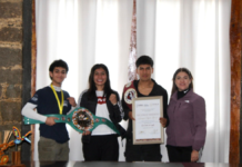 Bety Sánchez y “La Bonita” entregan reconocimiento a joven pugilista zacateco
