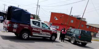 Patrulla municipal choca contra camioneta en Tepeaca
