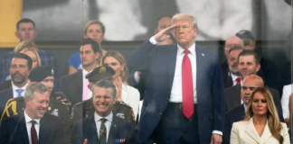 Trump celebra su cumpleaños 79 con desfile militar y protestas