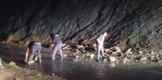 Lluvias causan deslaves en carreteras de Axutla