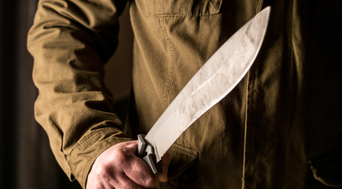 Hombre es herido con machete durante asalto en colonia El Salvador