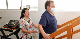 SEDIF ofrece terapias para osteoartritis en Casa del Abue