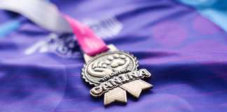 Presentan medalla y playera de la 1ª Carrera Canina en San Andrés Cholula