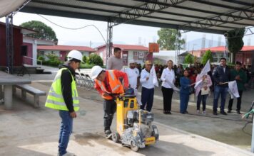 Ariadna Ayala inicia construcción de techado escolar en San Agustín Huixaxtla