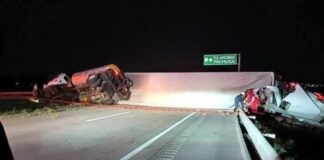 Reabren Arco Norte tras volcadura de tráiler de doble remolque