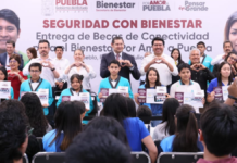 Armenta entrega 79 mil Becas de Conectividad para estudiantes poblanos