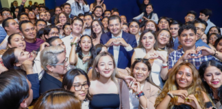 Más de 90 mil jóvenes poblanos reciben becas digitales