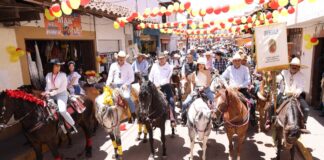 Cabalgan mil jinetes en honor a Santiago Apóstol en Chignahuapan