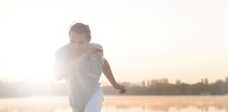 Pacientes con Parkinson practican capoeira para reducir síntomas