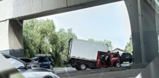 VIDEO: Camioneta choca contra pilar en la México–Puebla
