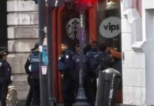 Hombre entra a baño de Starbucks en Puebla y se queda atrapado toda la noche