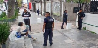Policía Auxiliar resguarda a menor extraviada en Avenida Juárez