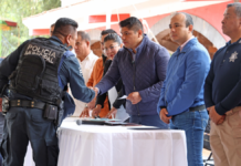 Cuautlancingo entrega seguros y bonos a policías municipales